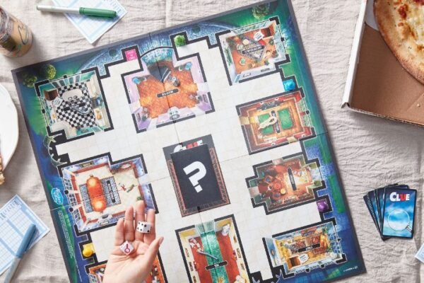 How to Play Cluedo with 2 players