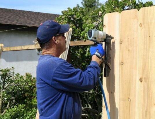 How to Start a Fencing Business