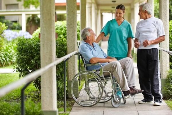 Pros and Cons of Working in a Nursing Home