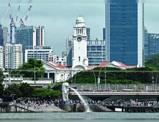 Singapore banks caught in $740 million money laundering case