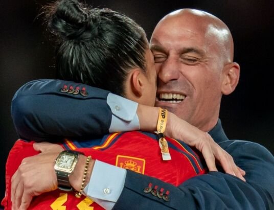 Spanish football boss under fire for kissing player