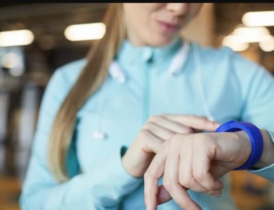 technology can support employees’ mental health in 2023