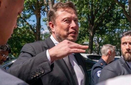 Big Tech leaders advise senators on AI regulation