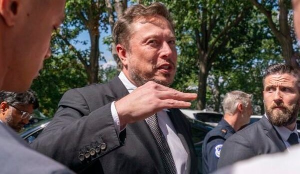 Big Tech leaders advise senators on AI regulation