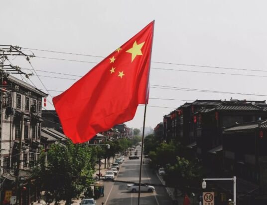 China’s Tech Giants Launch AI Chatbots Following New Regulations