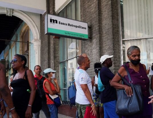 Cuba’s Cashless Street Fair Experiment Fails to Attract Customers