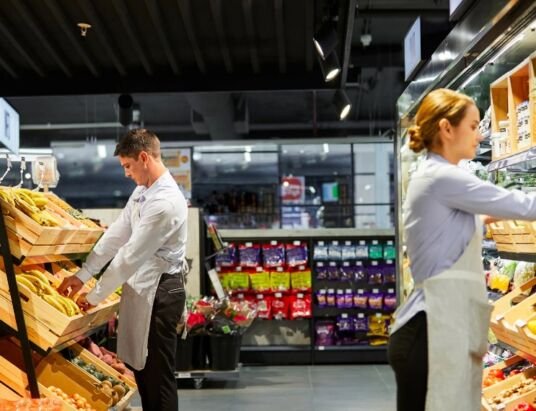 How in-store technology is transforming the grocery industry in 2023