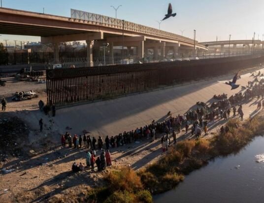 Nogales businesses struggle amid border crisis and construction