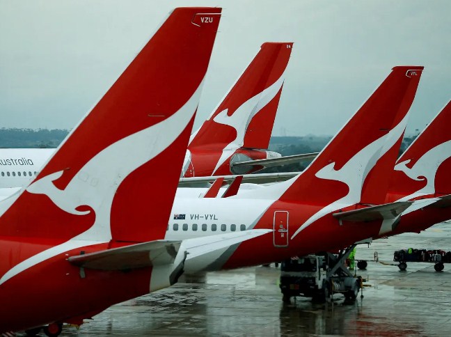 Qantas accused of ripping off business class passengers with exorbitant points