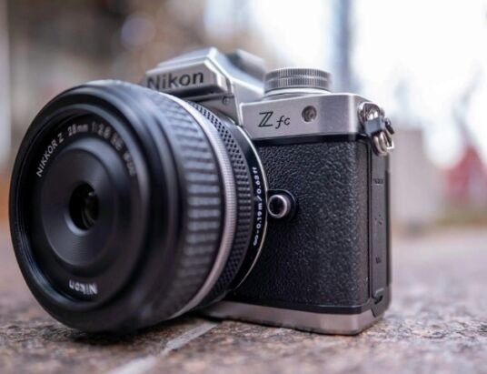 Retro-Style Mirrorless Camera with Modern Features