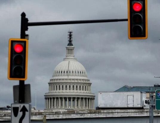 US government shutdown threatens credit rating and economic recovery