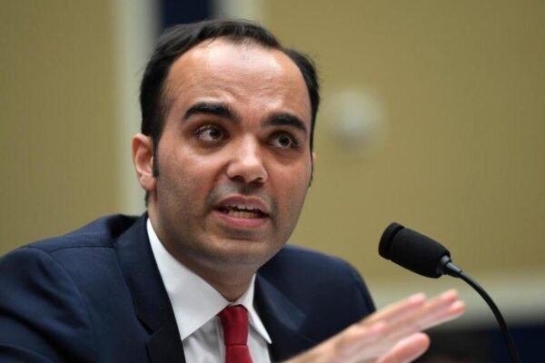 Watchdog warns banks of fines for unfair treatment of politicians