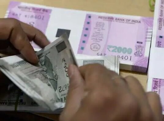 Small Banks in India Face Big Challenges amid Growing Competition