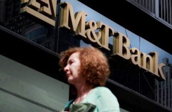 US Regional Banks Earn More on Loans, but Warn on Rising Deposit Costs