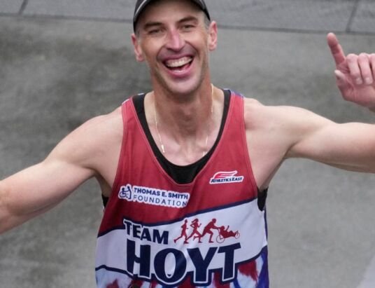 Zdeno Chara completes Baystate Marathon, qualifies for Boston Marathon