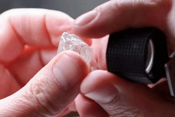 Diamond Prices Drop as Demand Slumps and Supply Surges