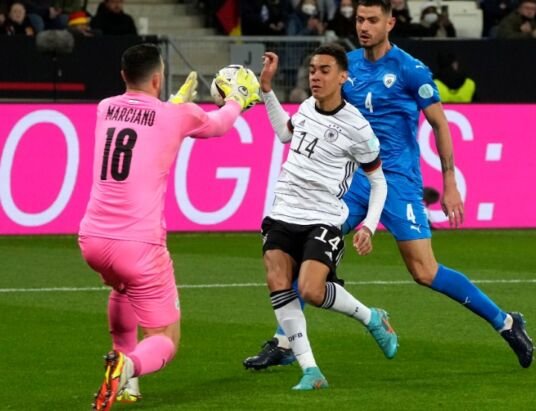 Former soccer player apologizes for Nazi salute at pro-Israel rally