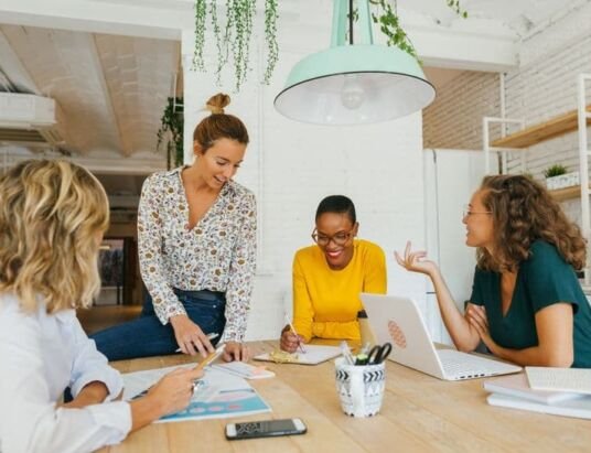 How To Communicate Effectively In Business: A Guide For Leaders