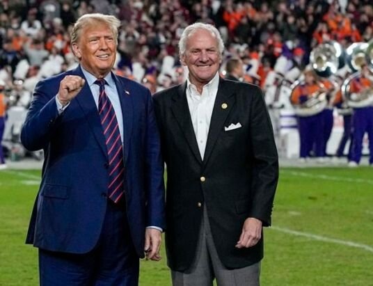 Trump faces mixed reactions at South Carolina football game