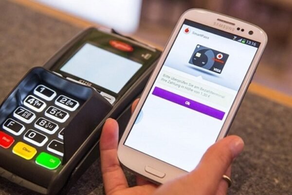 Nigerian Fintechs Charm Investors, Computer Warehouse Rallies Amid Bet on Mobile Banking