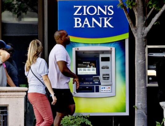 Regional Banks Face Deposit Crisis as Customers Seek Safety and Higher Returns