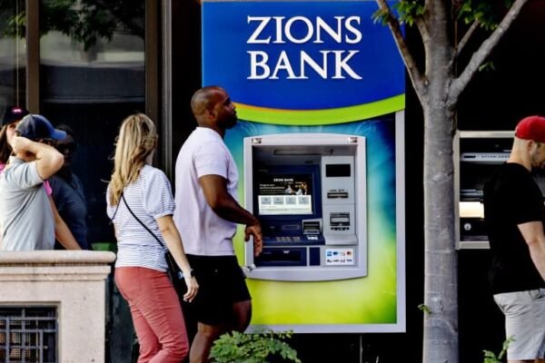 Regional Banks Face Deposit Crisis as Customers Seek Safety and Higher Returns
