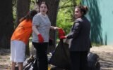 Georgian schoolchildren cleaning park