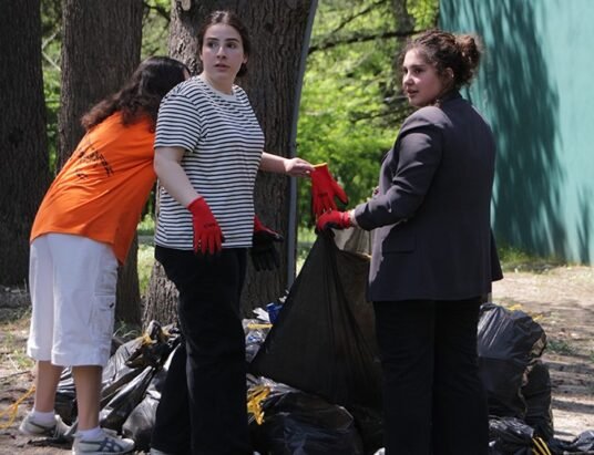 Georgian schoolchildren cleaning park