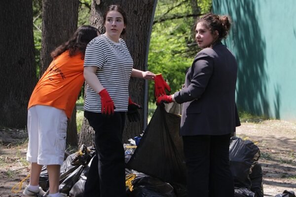 Georgian schoolchildren cleaning park