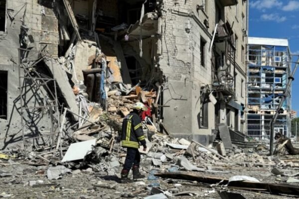 ukraine evacuates 8000 from kharkiv amid intensified russian