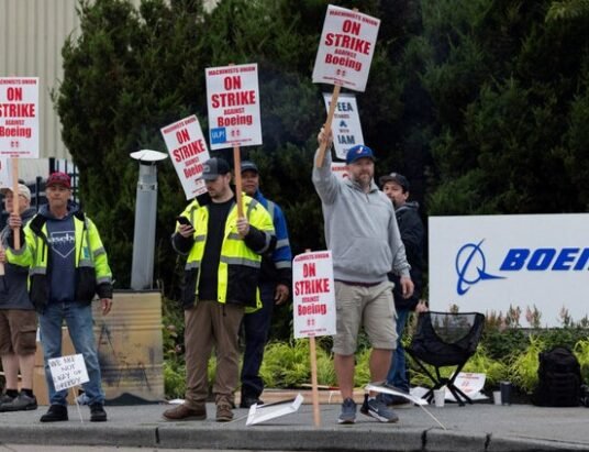 boeing union strike contract negotiation