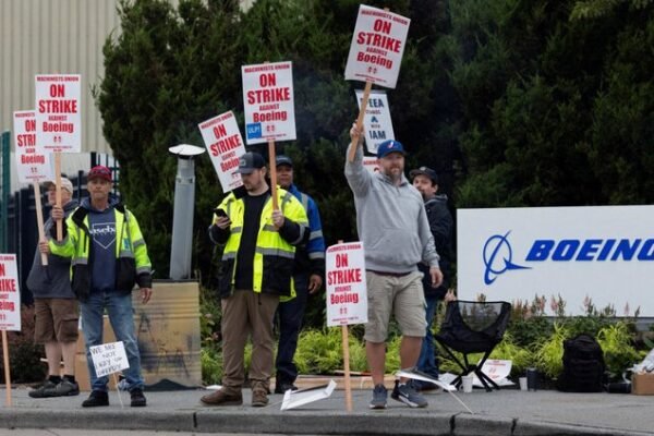 boeing union strike contract negotiation