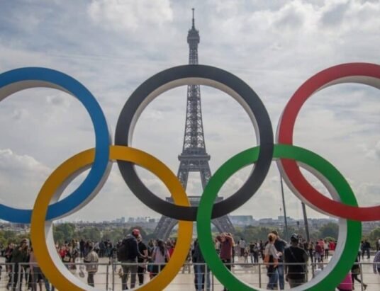 eiffel tower olympic rings controversy