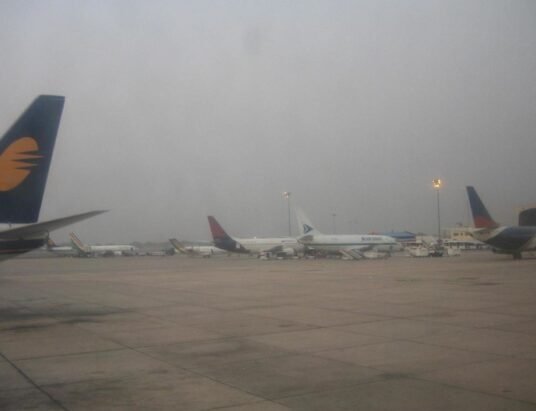 Delhi fog airport