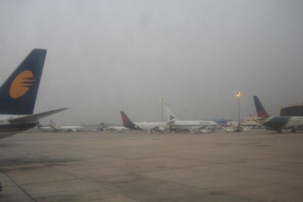 Delhi fog airport