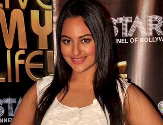 Sonakshi Sinha Zaheer Iqbal lion roar australia