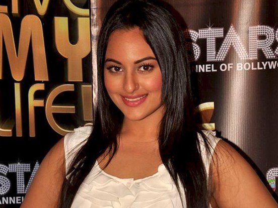 Sonakshi Sinha Zaheer Iqbal lion roar australia