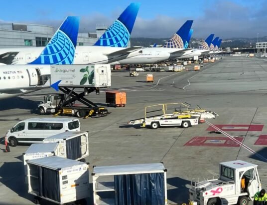 United Airlines plane at Hawaii Kahului Airport