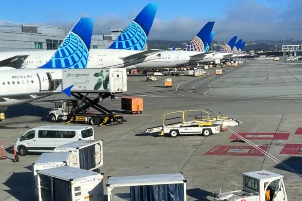 United Airlines plane at Hawaii Kahului Airport