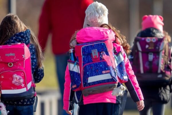 parents-protesting-school-closure