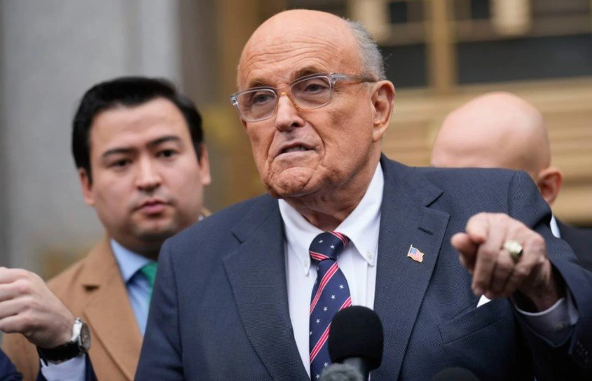 Rudy Giuliani leaving Manhattan court