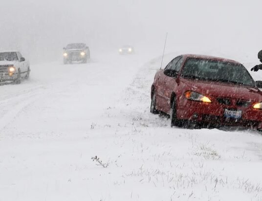 Winter storm snowfall roads stranded cars