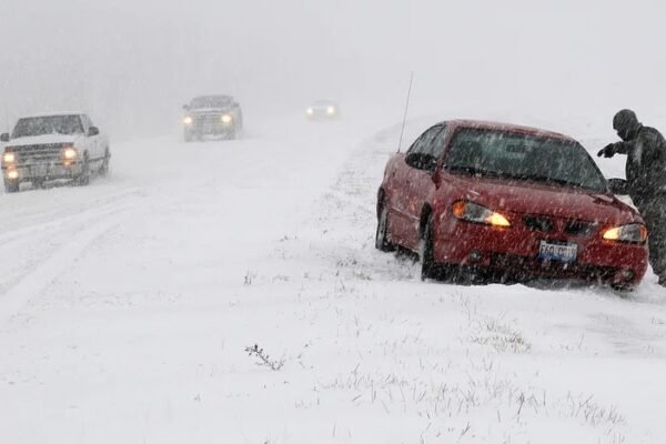 Winter storm snowfall roads stranded cars