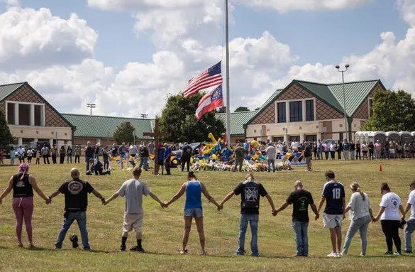 memorial-at-apalachee-high-school