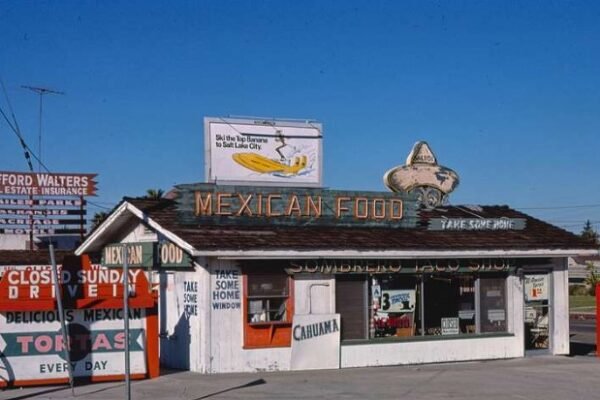 Rreal Tacos restaurant exterior