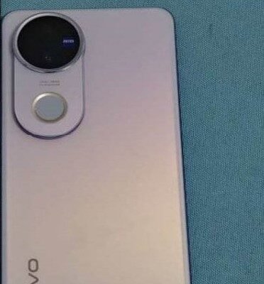 Vivo V50 smartphone Rose