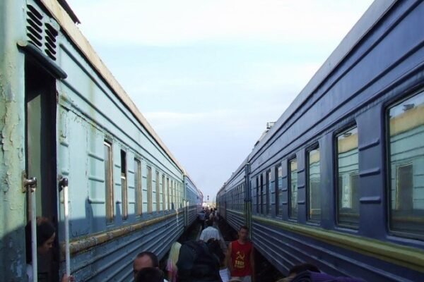 Ukraine railway station crowd
