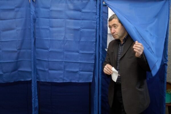georgia-election-voting-booth