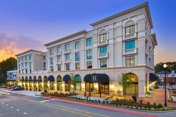 georgia tourism luxury dining hotels