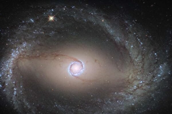 Bullseye Galaxy rings Hubble